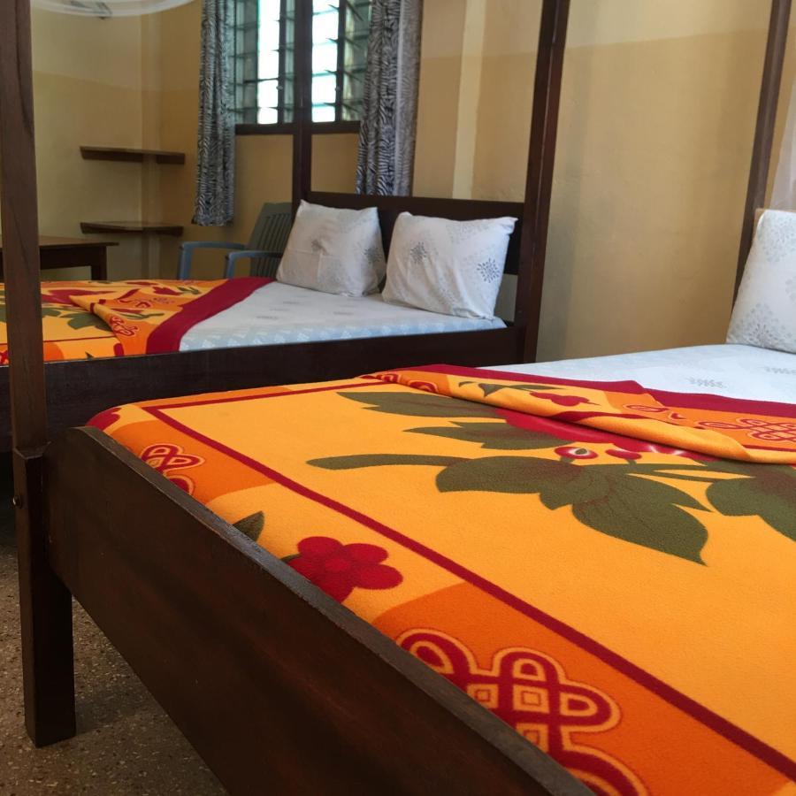 Diani Travellers Guest House 우쿤다 외부 사진