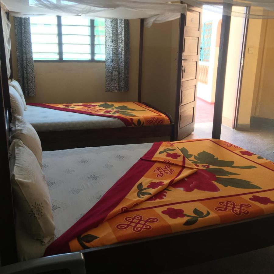 Diani Travellers Guest House 우쿤다 외부 사진