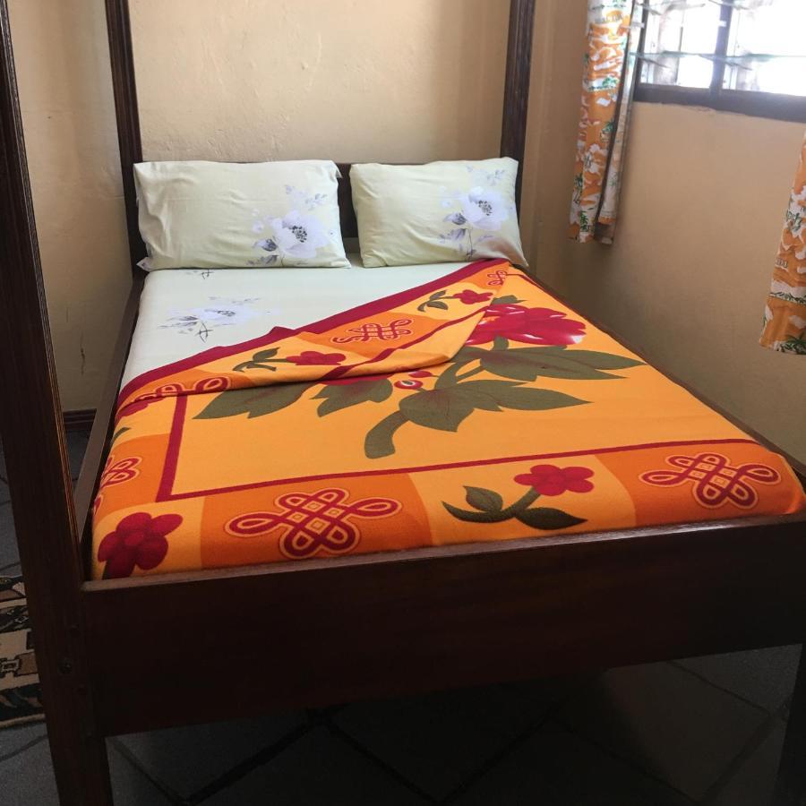 Diani Travellers Guest House 우쿤다 외부 사진